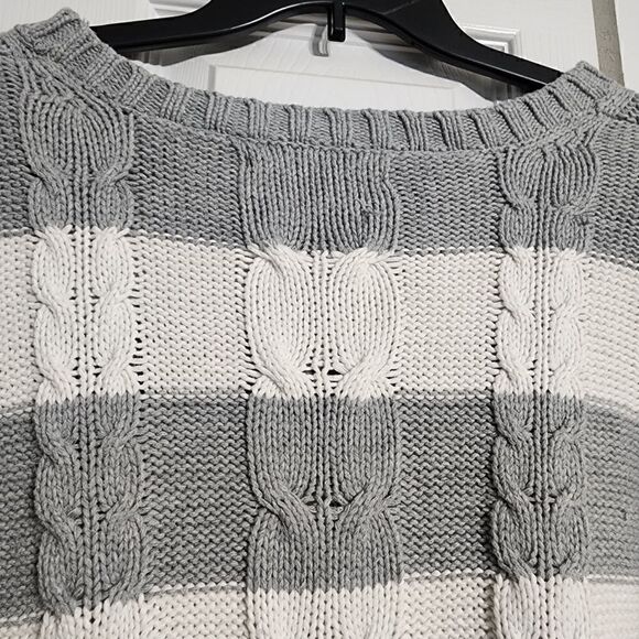 Old Navy Cable Knit Sweater - Picture 4 of 11